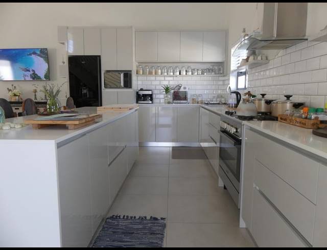 3 BEDROOM HOUSE FOR SALE IN SANDY POINT